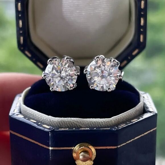 Jewelry - Certified 2ct VVS1 Moissanite Luxury Stud Earrings UNISEX